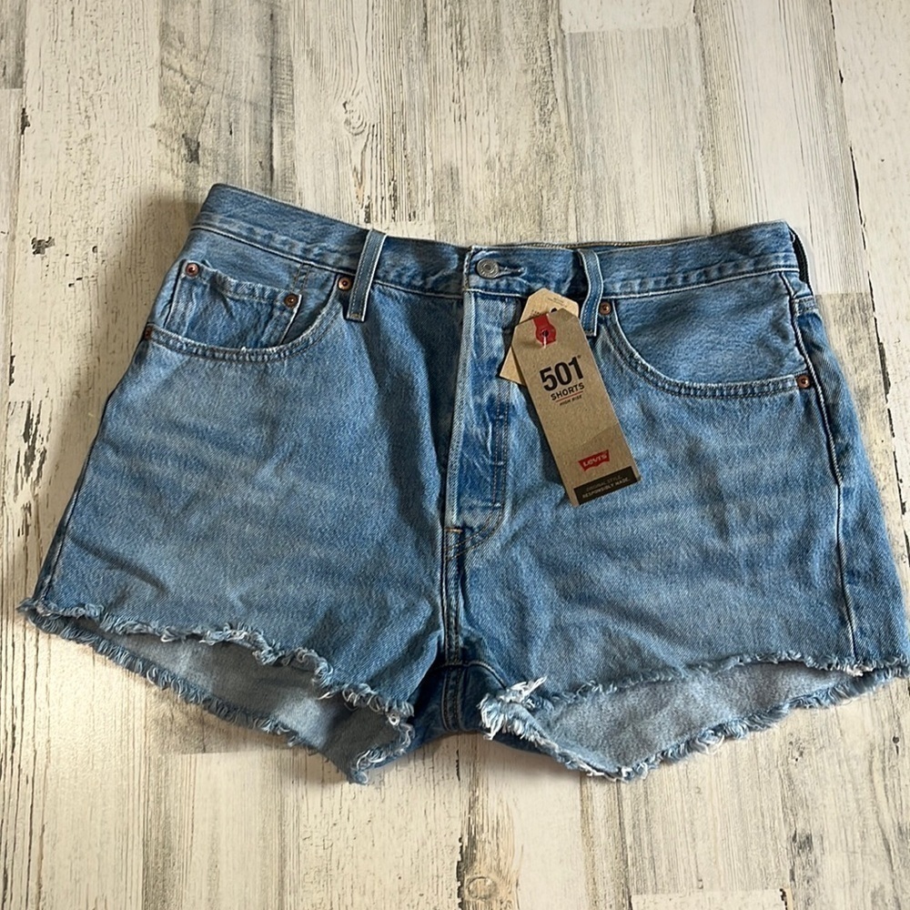 Levi’s 501 hi- rise shorts size 33. NWT - Picture 1 of 10